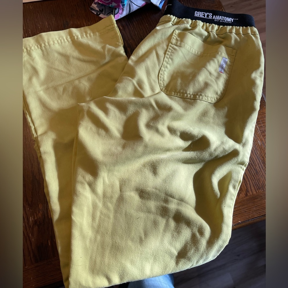 Yellow greys anatomy scrub pants medium